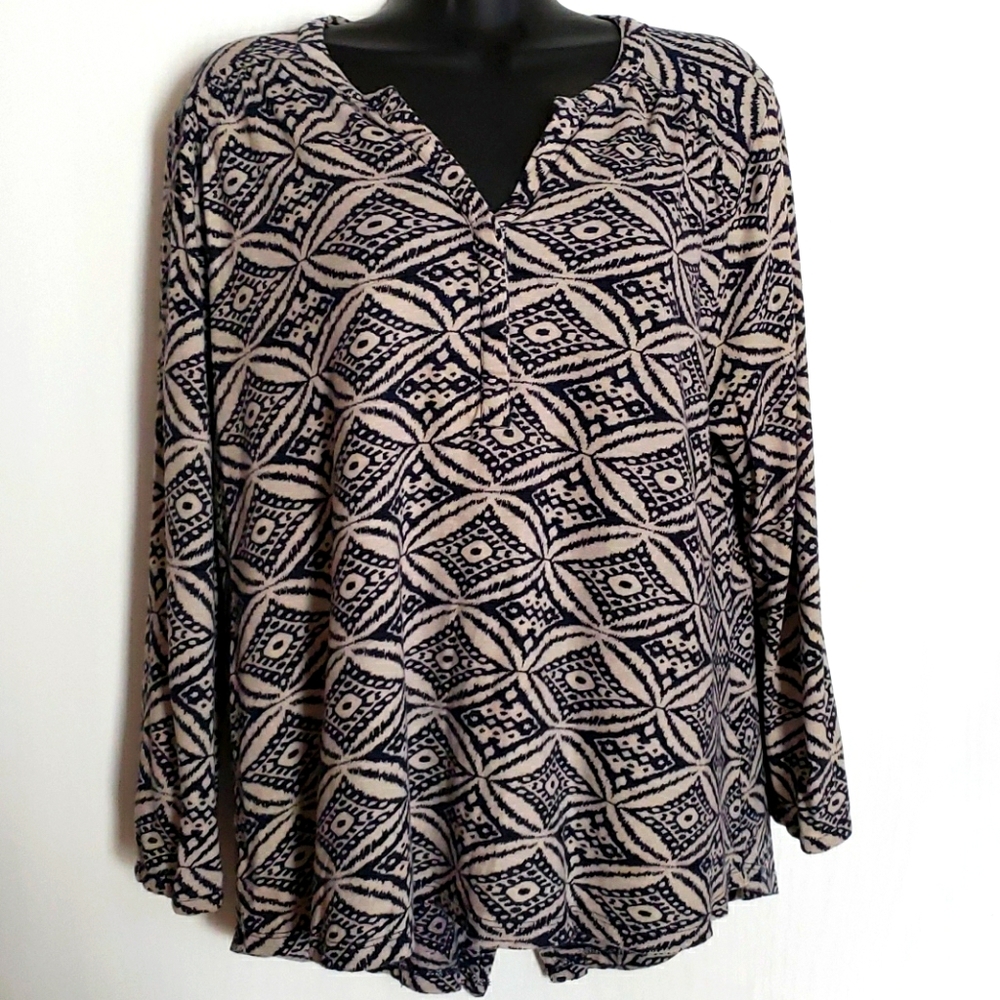 Lucky Brand shirt with beautiful details